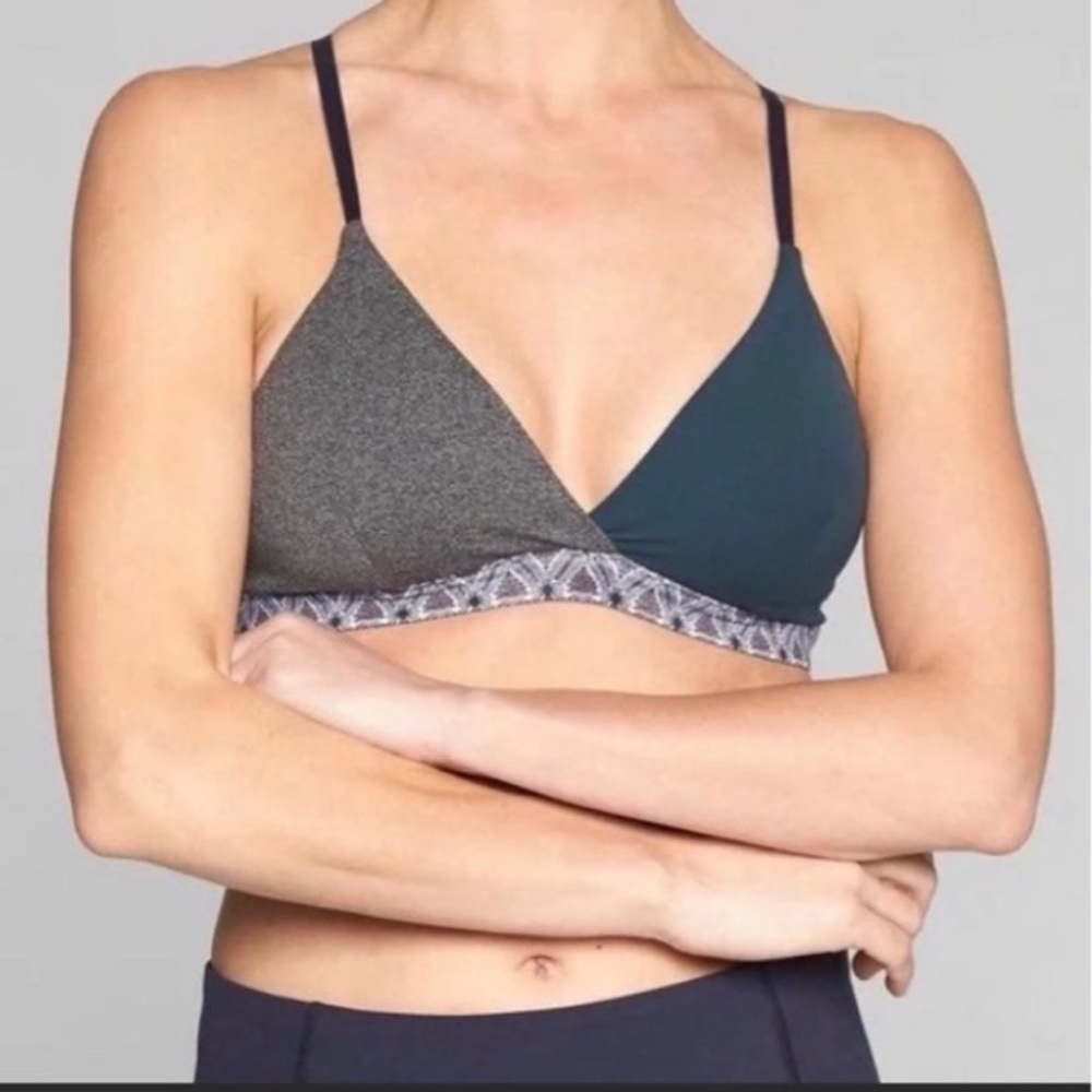 Athleta Inhale Convertible Sports Bra